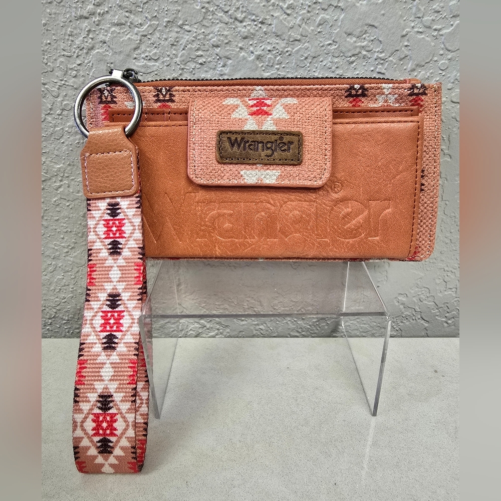 Wrangler NWT Bi-fold Aztec Print wallet with wristlet in Peach